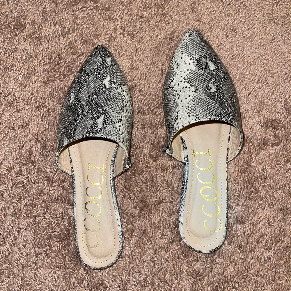 Womens Flats